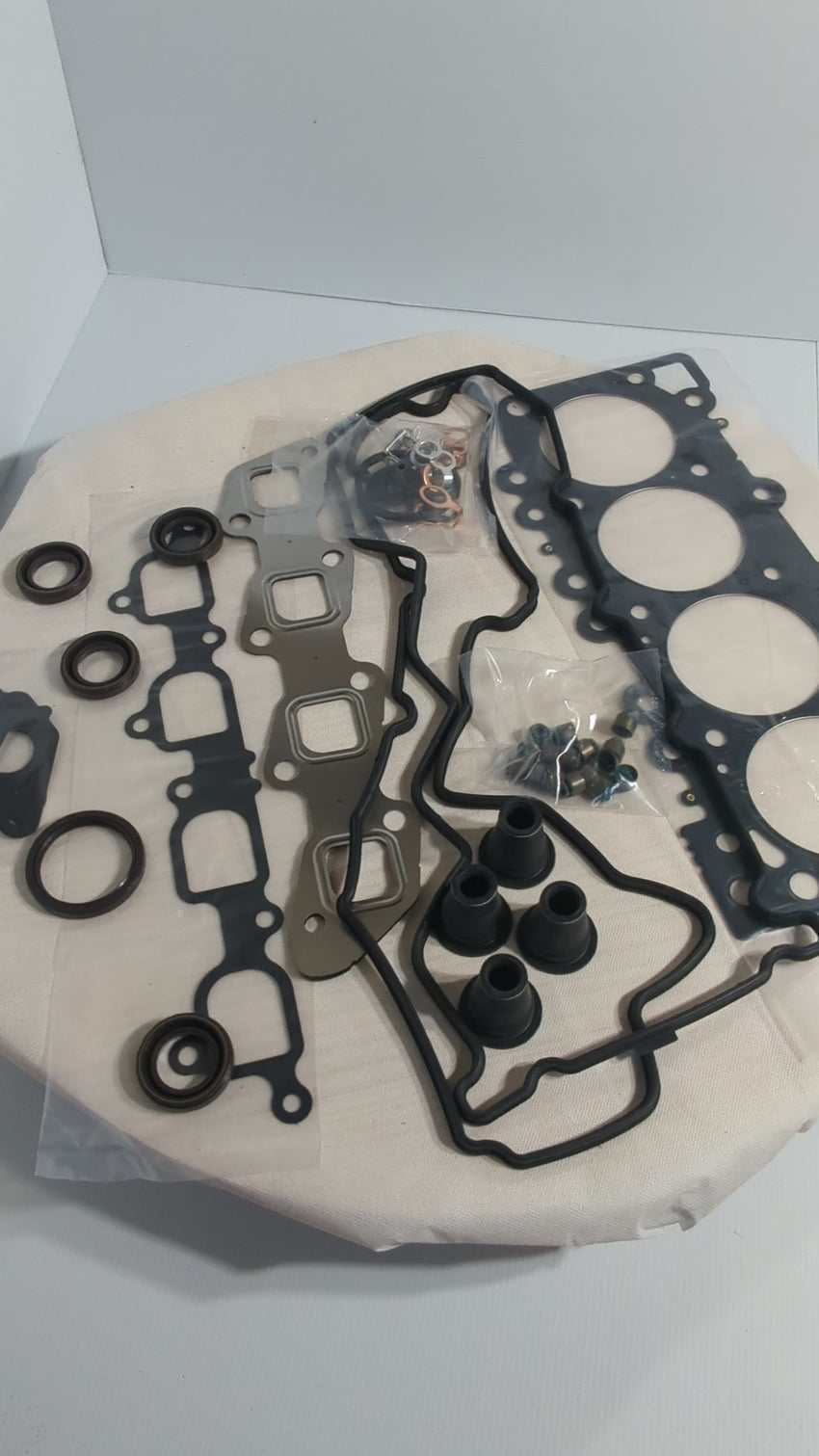 Head Gasket Set Nissan Navara YD25 Four Inlet Ports with Head Bolts